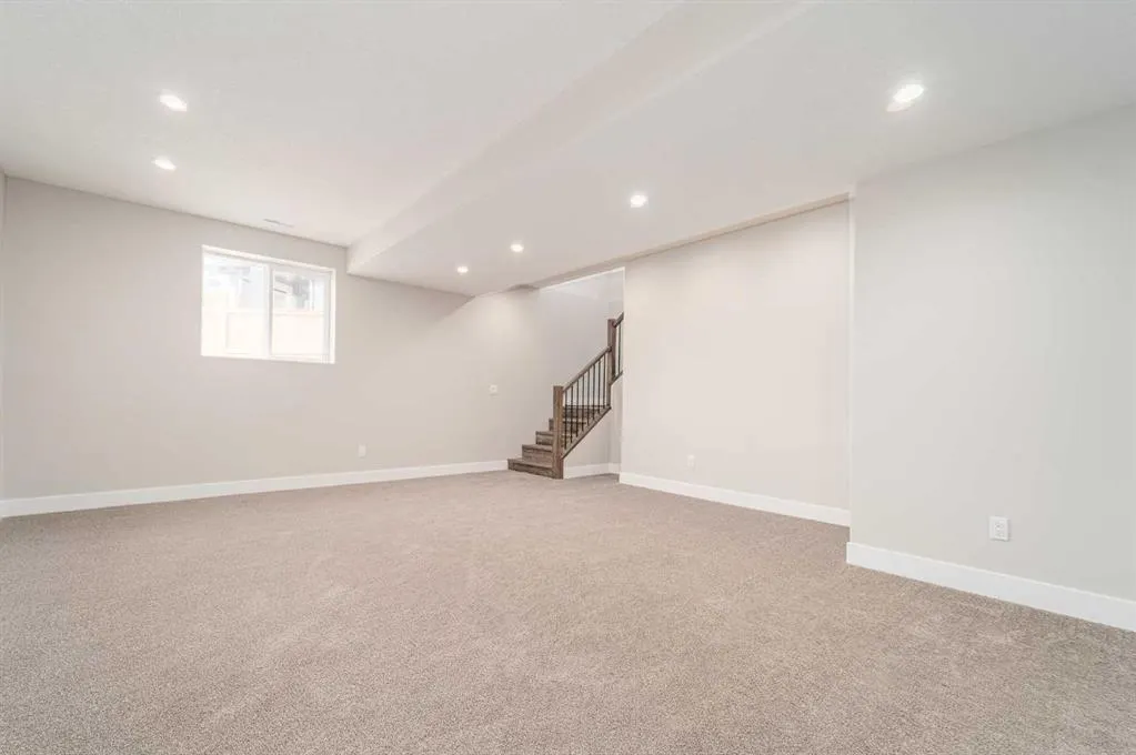 42 Riverwood Place SW