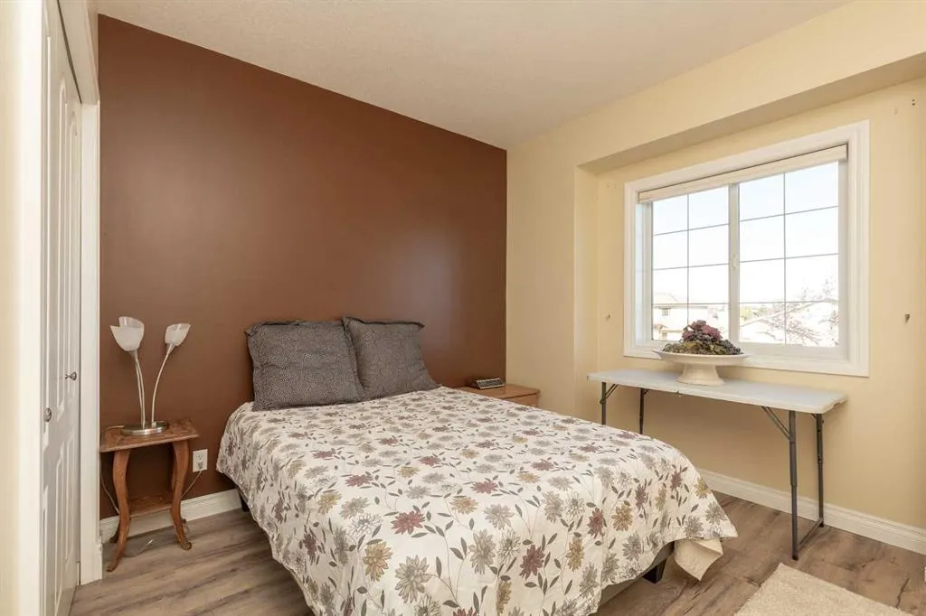 80 Canyon Boulevard W