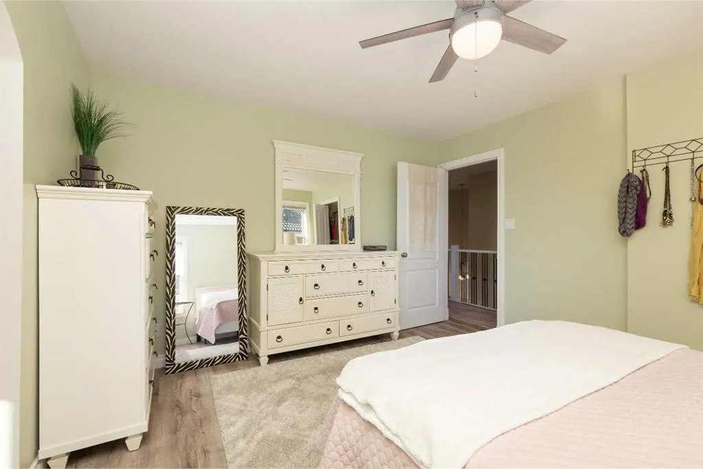 80 Canyon Boulevard W