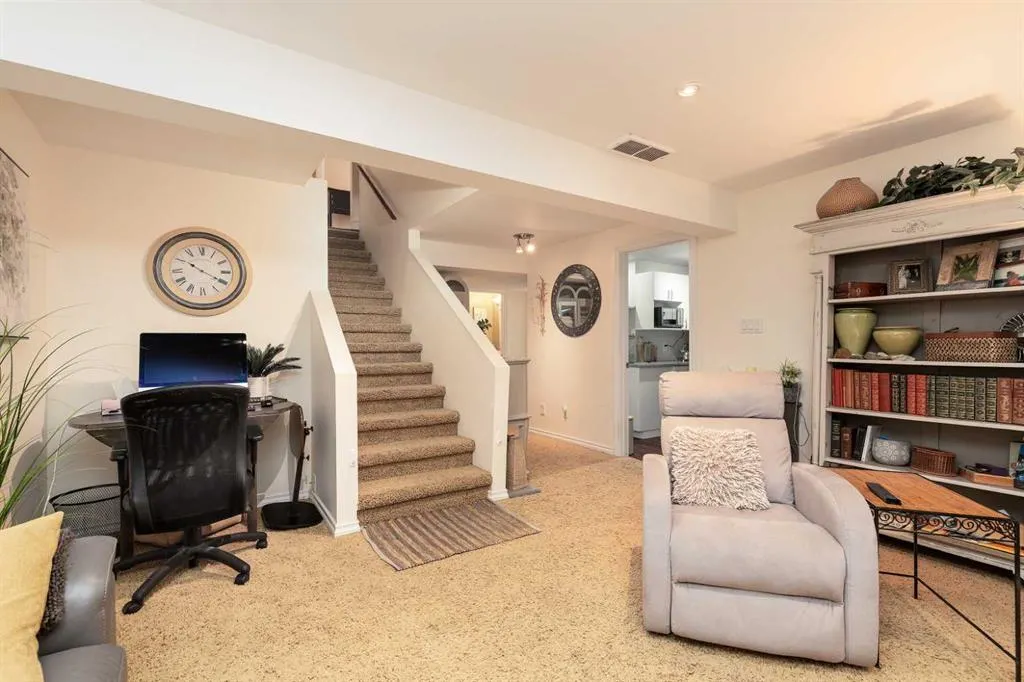80 Canyon Boulevard W