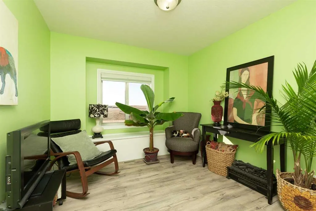 80 Canyon Boulevard W