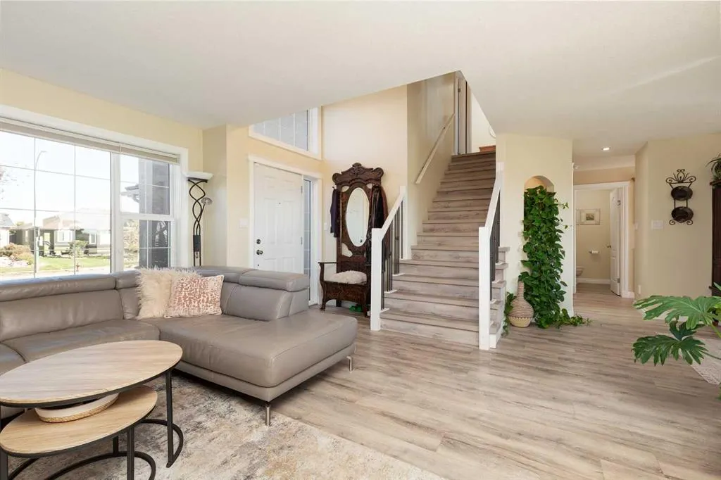 80 Canyon Boulevard W