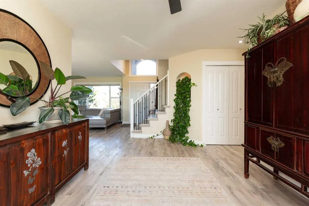 80 Canyon Boulevard W