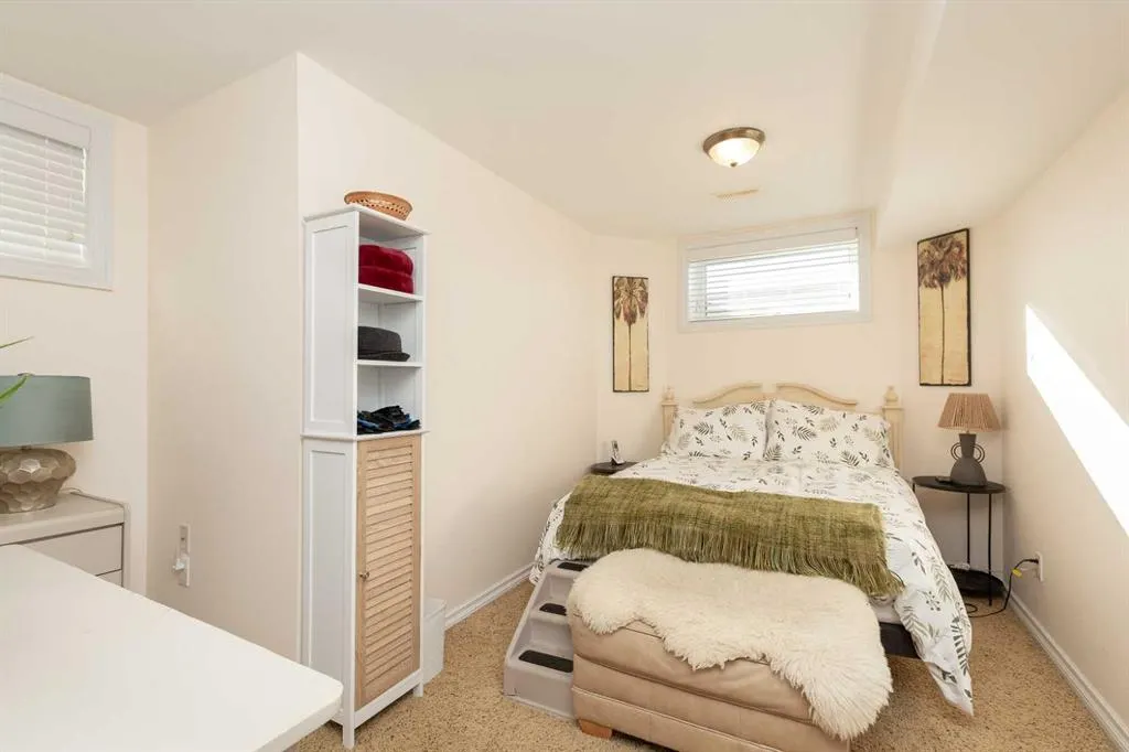 80 Canyon Boulevard W