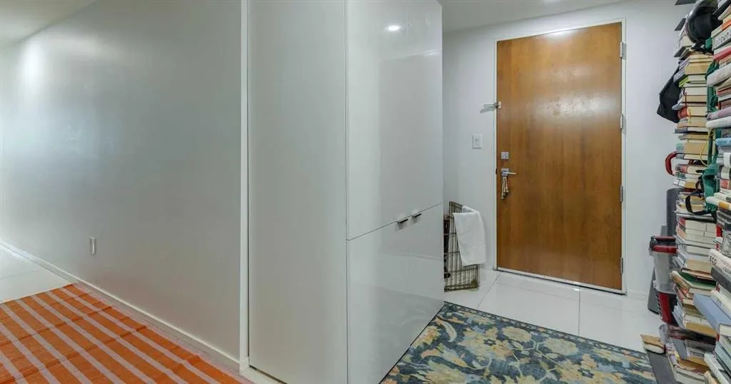 1020 9 Avenue SE, #210