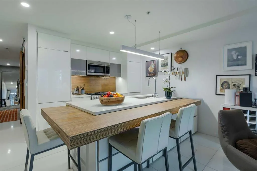 1020 9 Avenue SE, #210