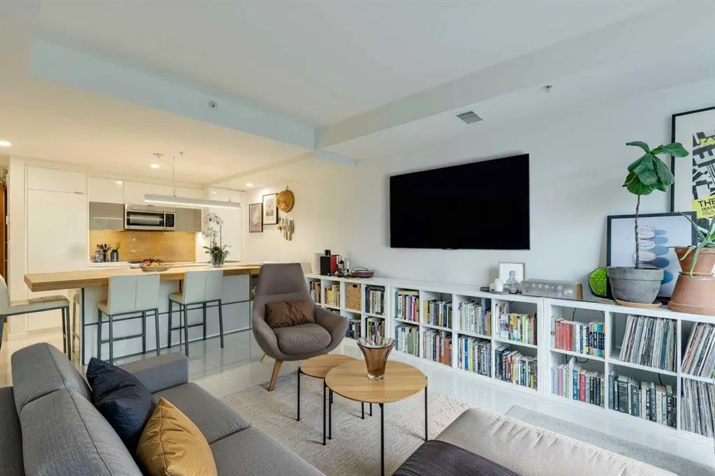 1020 9 Avenue SE, #210