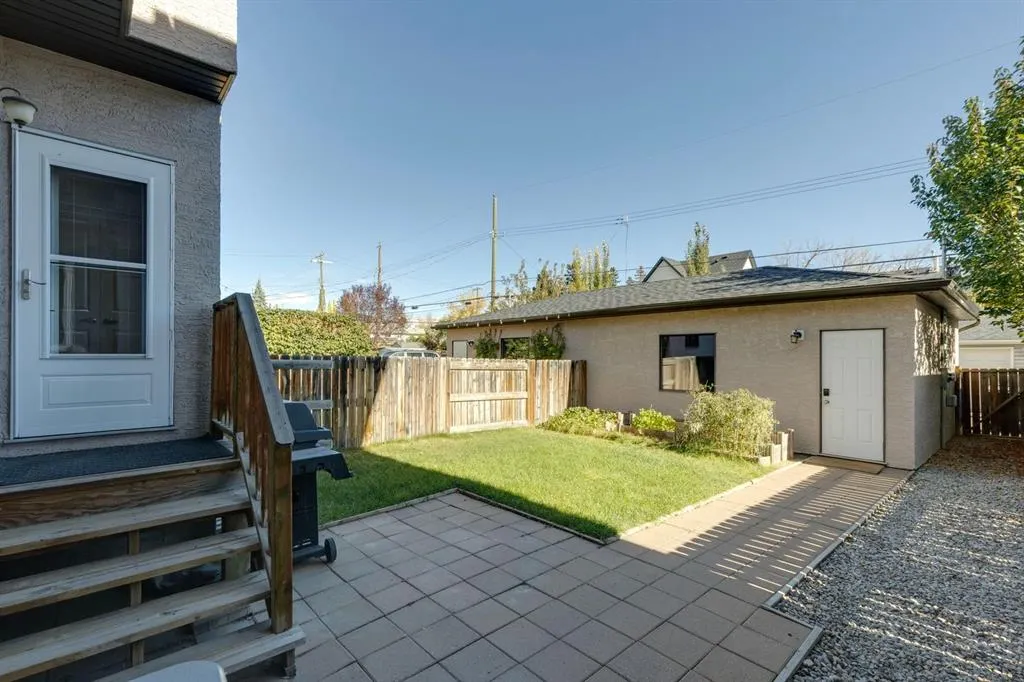 2216 31 Street SW