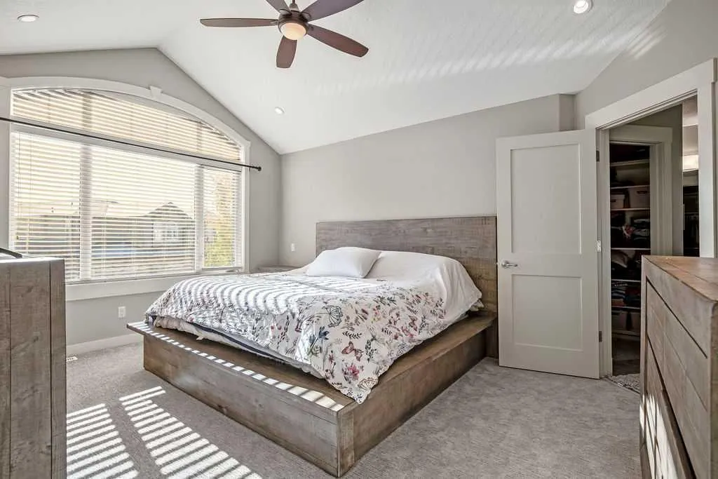 137 Magenta Crescent
