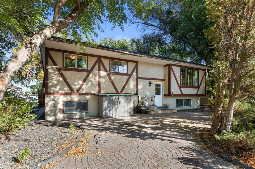 8 Cypress Way SE