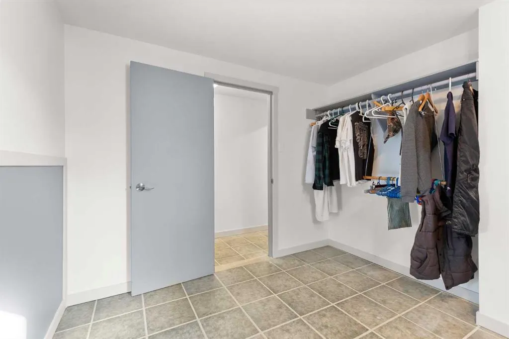 8 Cypress Way SE