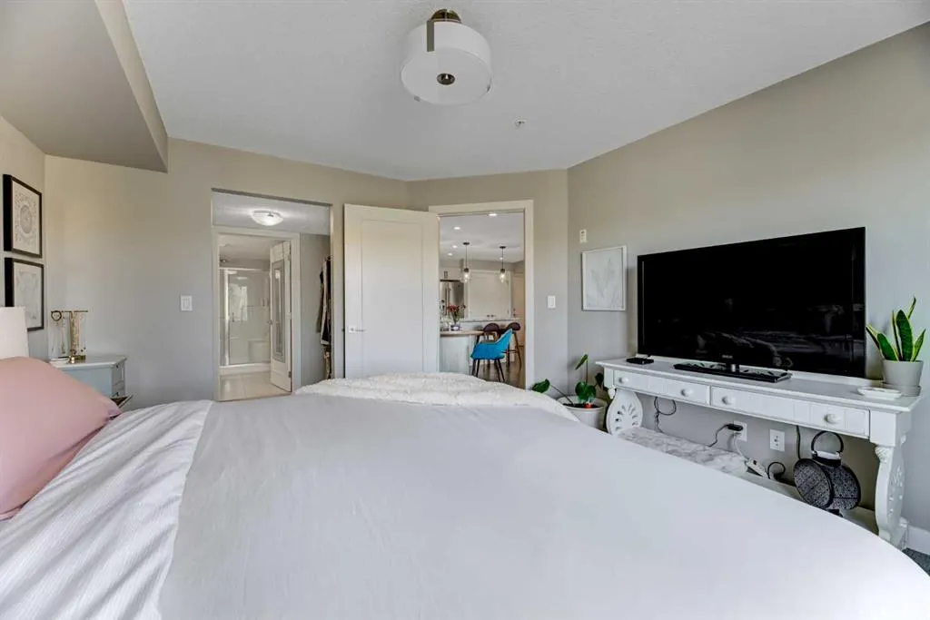 5029 Edgemont Boulevard NW, #210