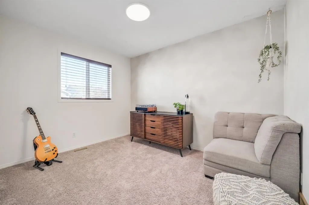 30 Royal Elm Drive NW