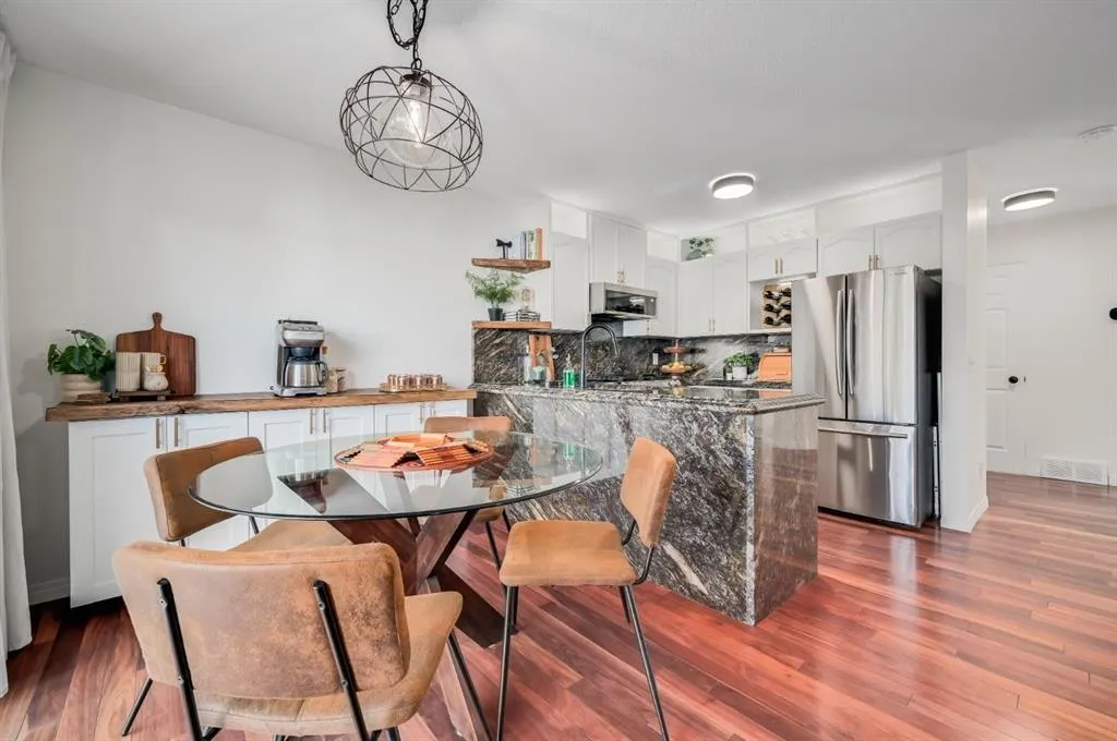 30 Royal Elm Drive NW