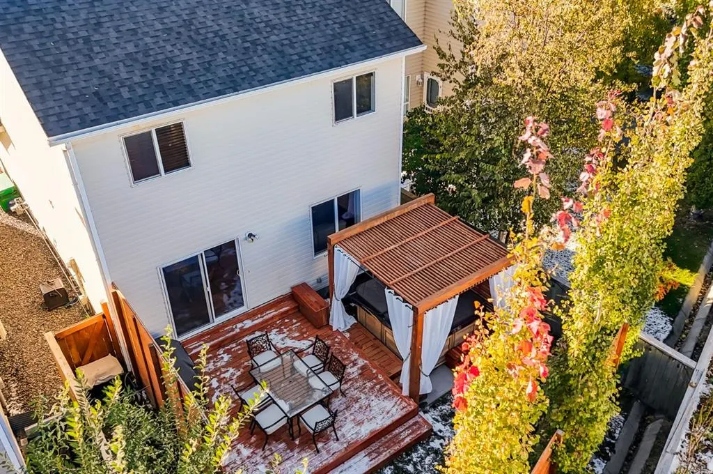 30 Royal Elm Drive NW