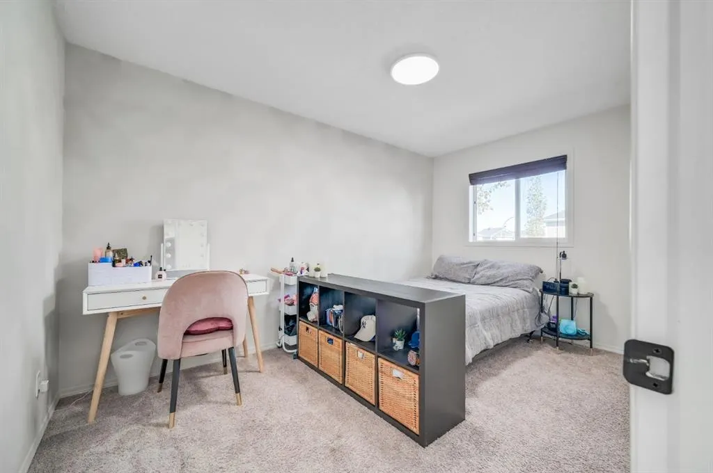 30 Royal Elm Drive NW