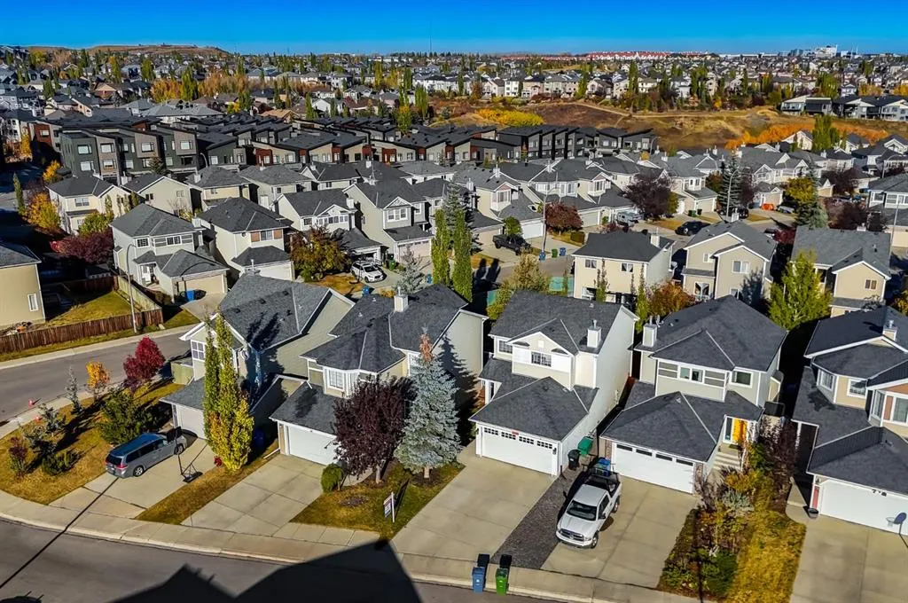 30 Royal Elm Drive NW