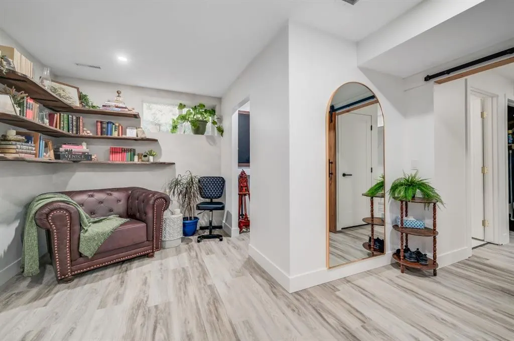 30 Royal Elm Drive NW