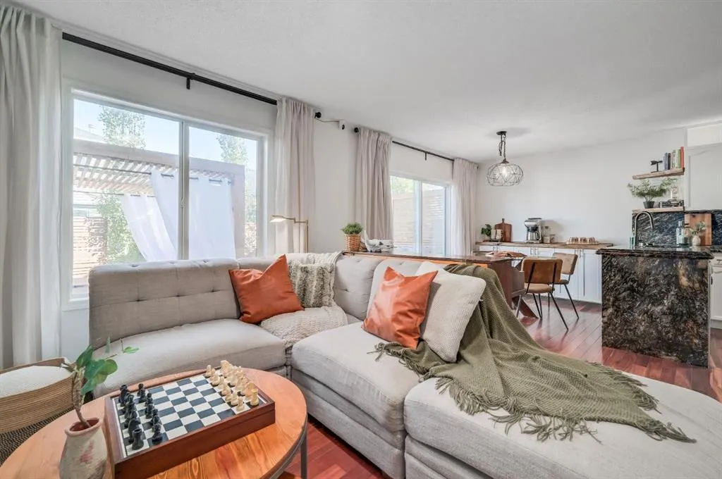 30 Royal Elm Drive NW