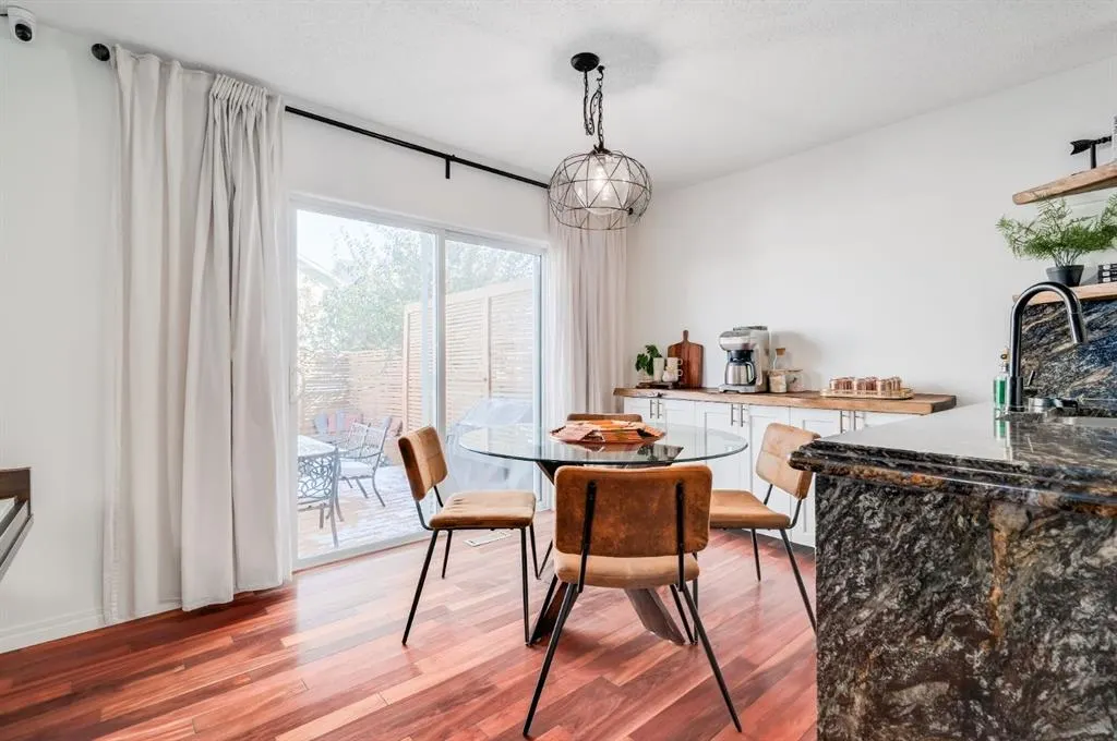 30 Royal Elm Drive NW