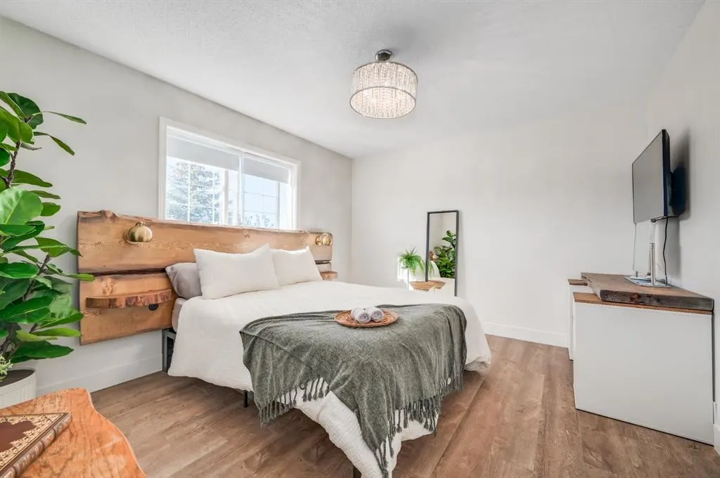 30 Royal Elm Drive NW
