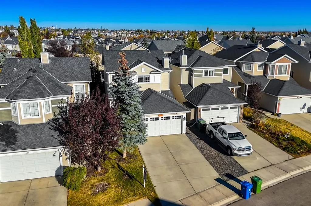 30 Royal Elm Drive NW