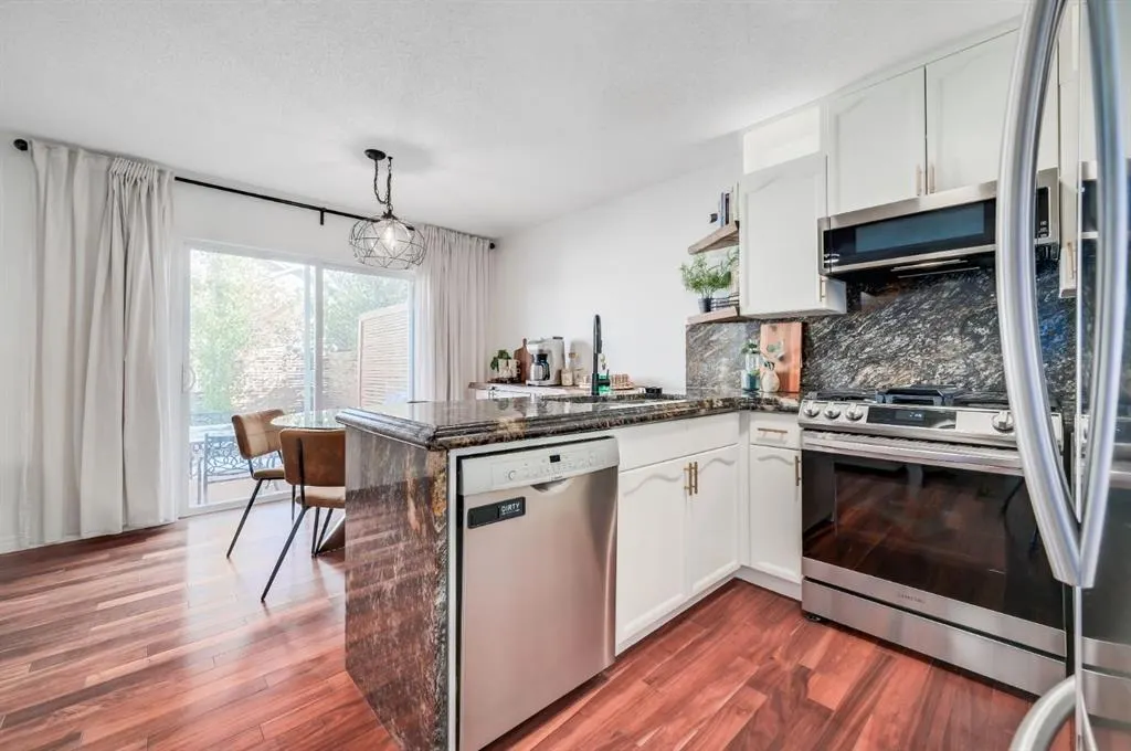 30 Royal Elm Drive NW