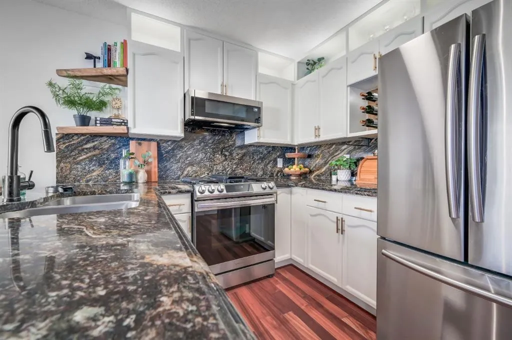 30 Royal Elm Drive NW