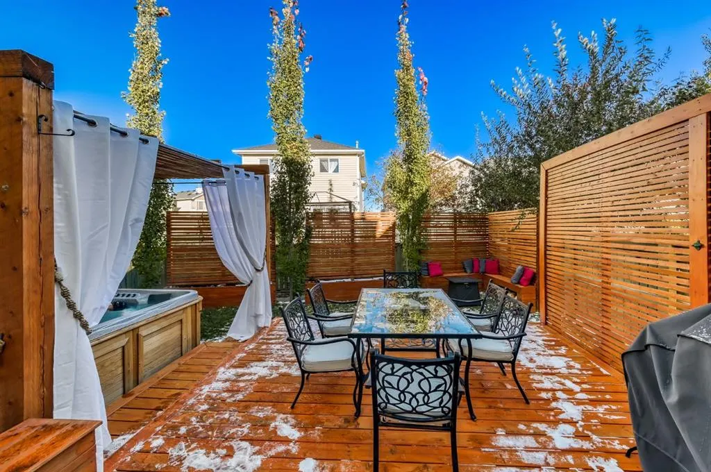 30 Royal Elm Drive NW