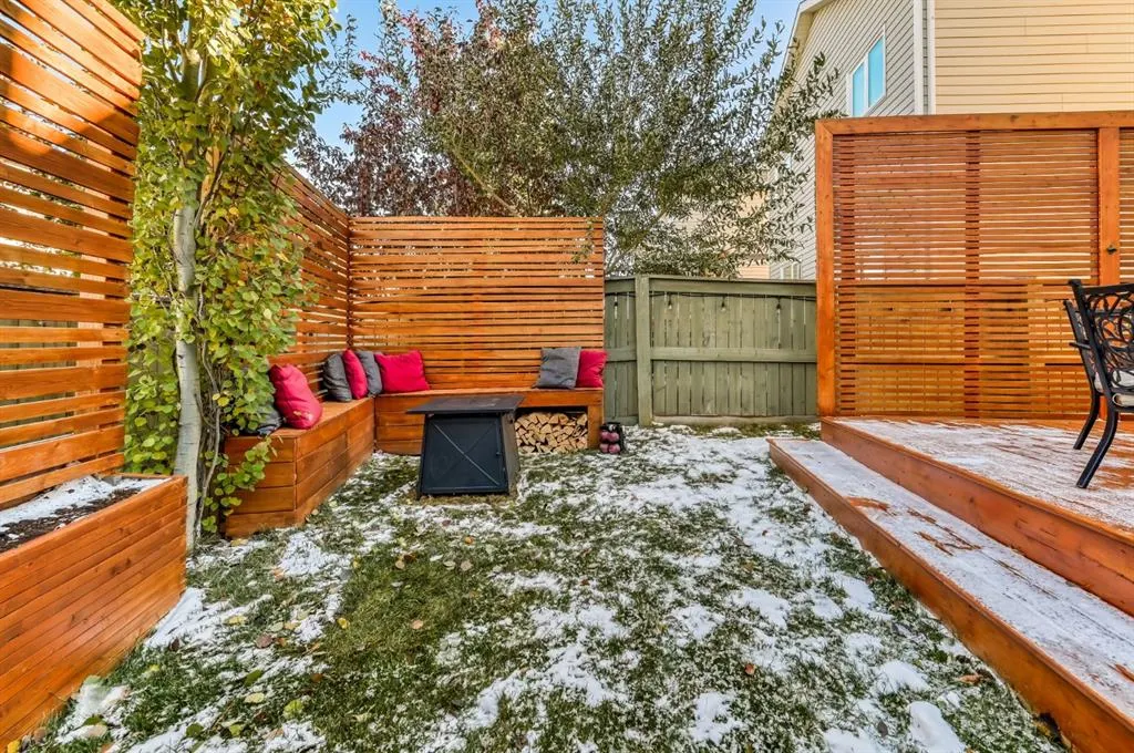 30 Royal Elm Drive NW
