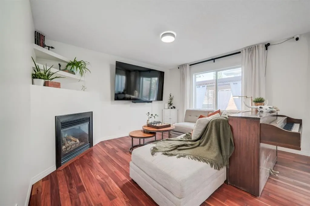 30 Royal Elm Drive NW