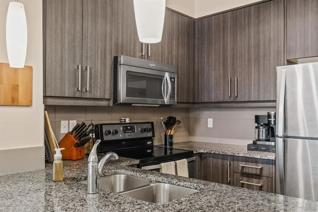 402 Marquis Lane SE, #305
