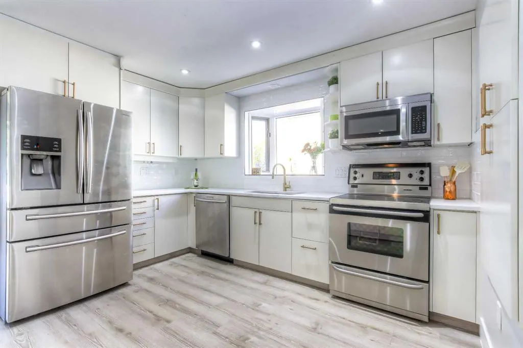 511 Cedarille Crescent SW