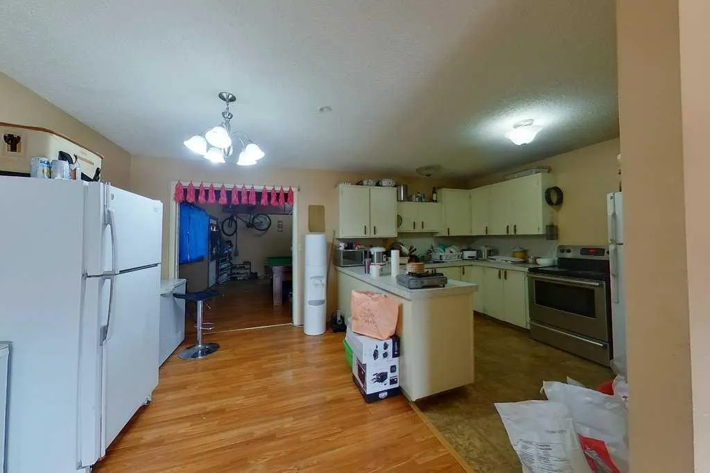 215 Broadway Avenue E