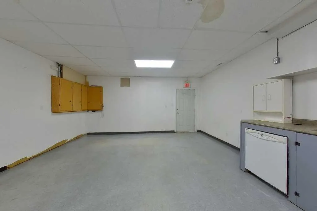 215 Broadway Avenue E