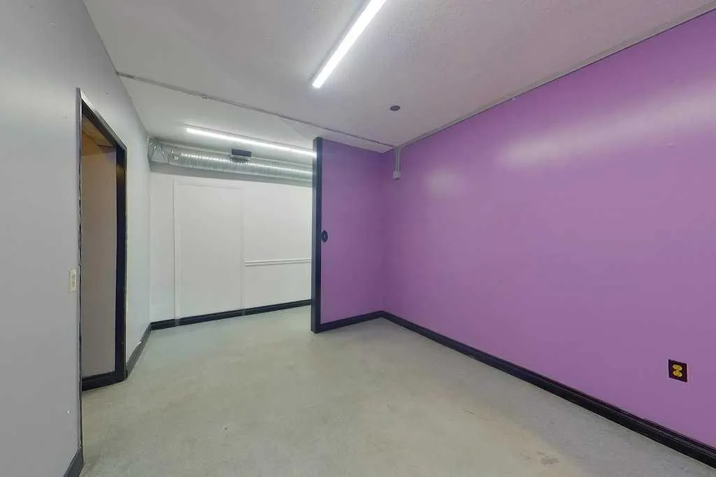 215 Broadway Avenue E