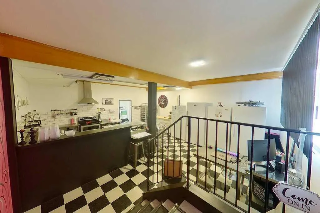 215 Broadway Avenue E