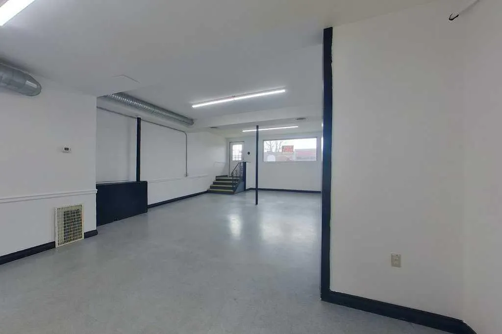215 Broadway Avenue E