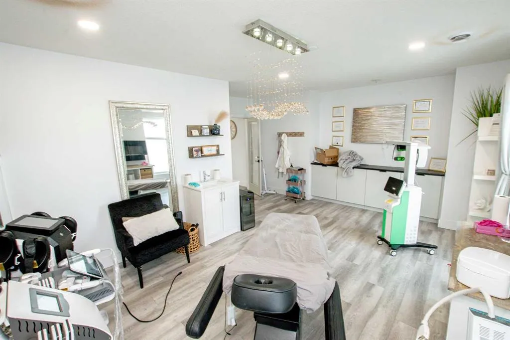 11706 104 Avenue, #201/203