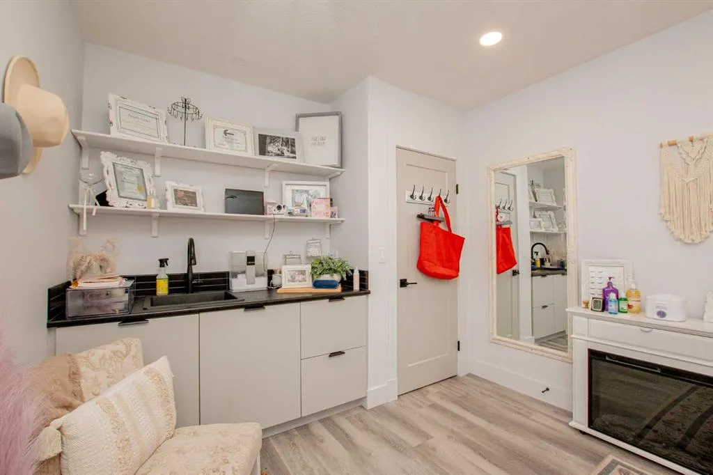 11706 104 Avenue, #201/203
