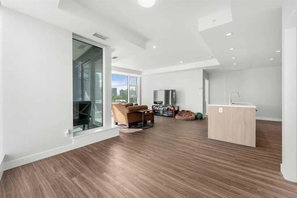 530 3 Street SE, #404