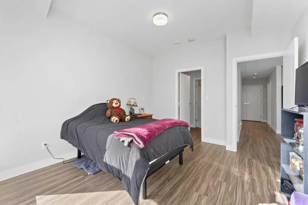 530 3 Street SE, #404