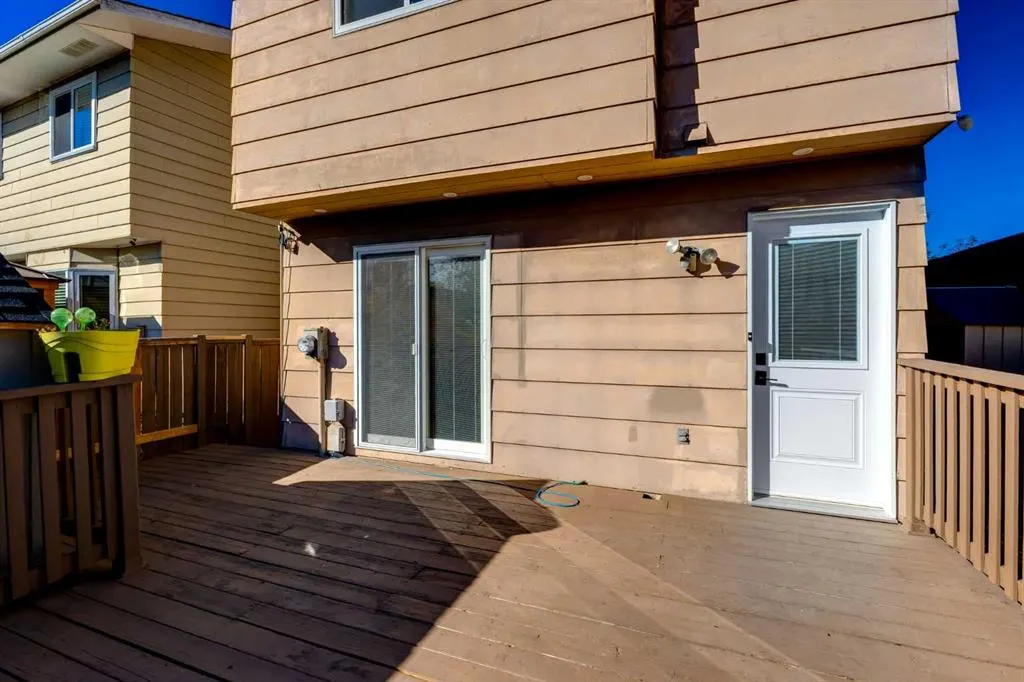 17 Sunvale Crescent SE