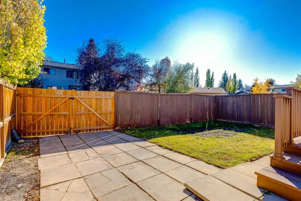 17 Sunvale Crescent SE