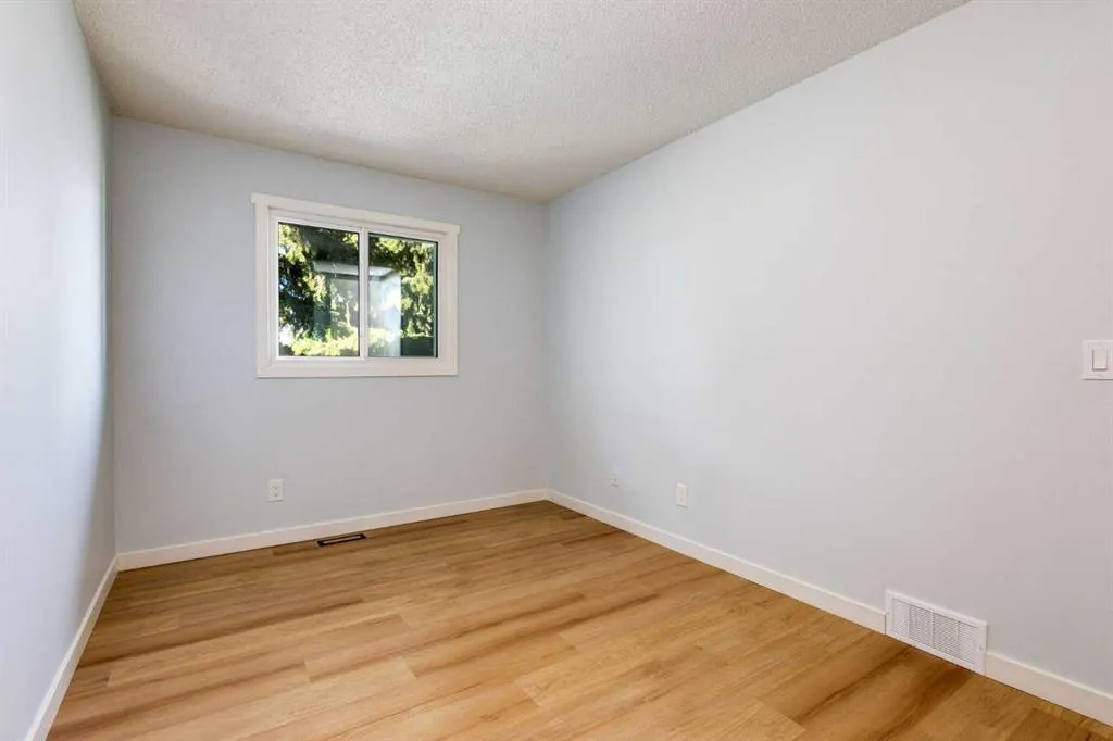 17 Sunvale Crescent SE