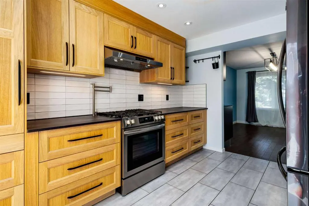 17 Sunvale Crescent SE