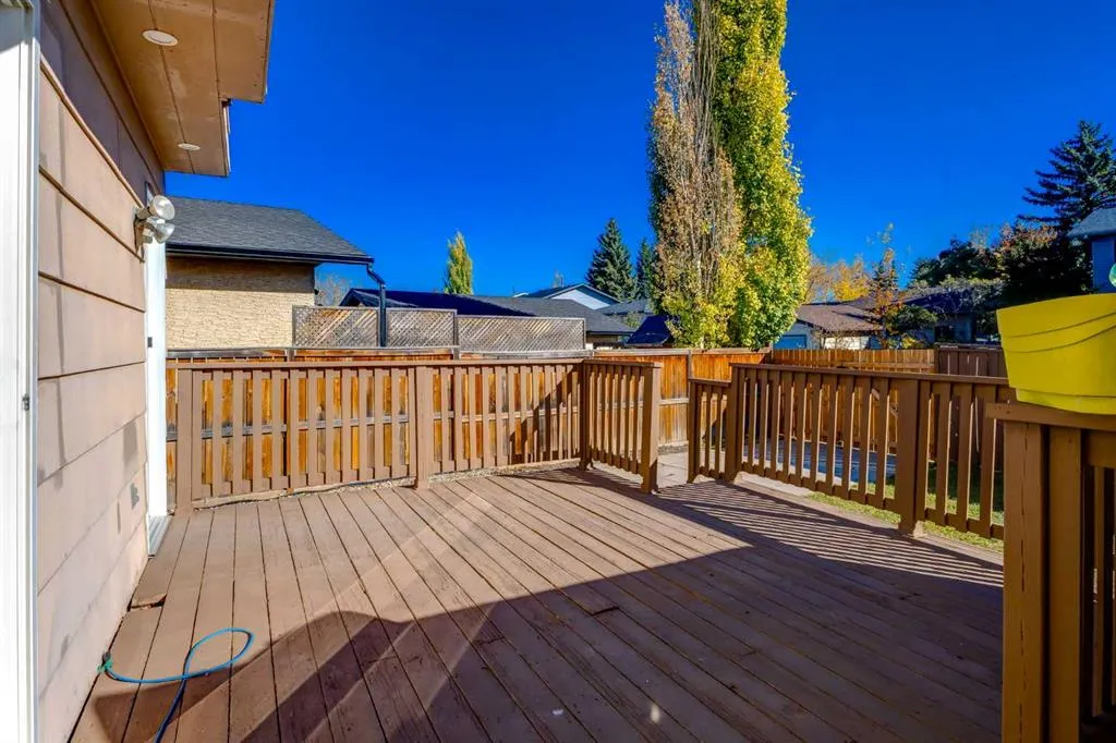17 Sunvale Crescent SE