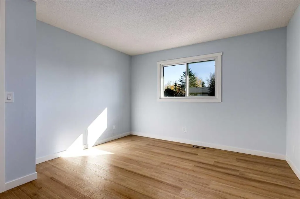 17 Sunvale Crescent SE