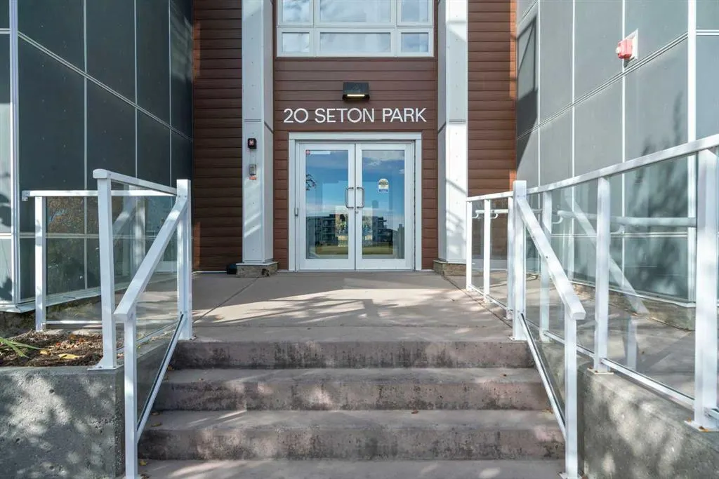20 Seton Park SE, #332