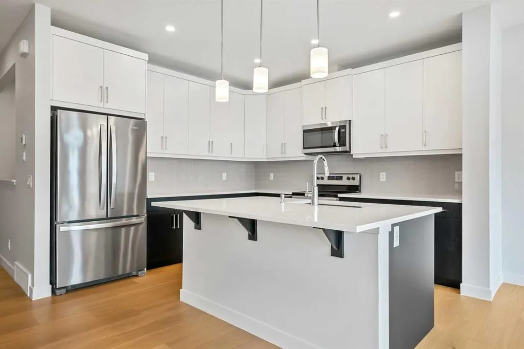 72 Amblefield Grove NW
